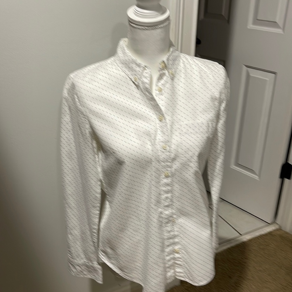 Gap button down collar white long sleeve top